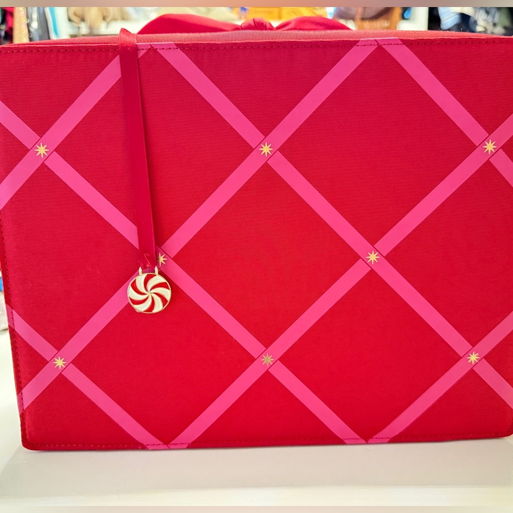 Estēe Lauder Holiday Edition Makeup Bag